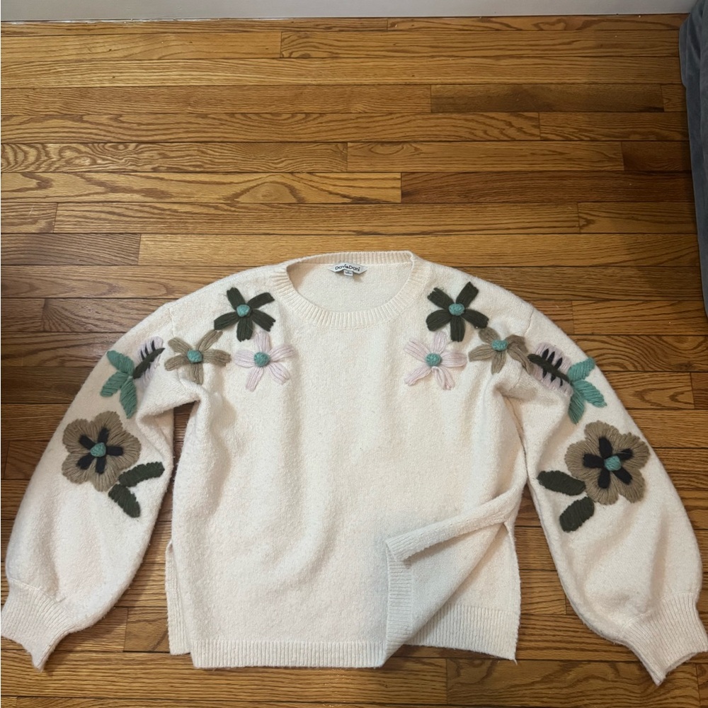 Davi & Dani Floral Embroidered Sweater